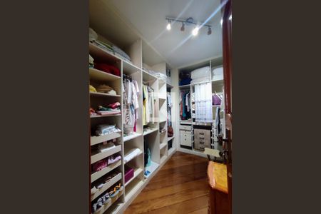 Casa de condomínio à venda com 8000m², 6 quartos e 8 vagas Casa de condomínio à venda com 8000m², 6 quartos e 8 vagas3º Pav - 2º Closet da Suite 6