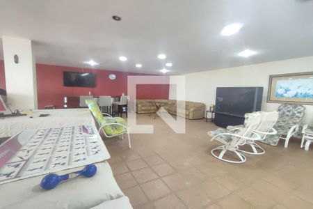 Casa de condomínio à venda com 8000m², 6 quartos e 8 vagas Casa de condomínio à venda com 8000m², 6 quartos e 8 vagas1º Pav - Sala 2 / Área Externa