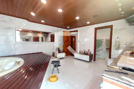 Casa de condomínio à venda com 8000m², 6 quartos e 8 vagas Casa de condomínio à venda com 8000m², 6 quartos e 8 vagas3º Pav - Banheiro da Suite 6