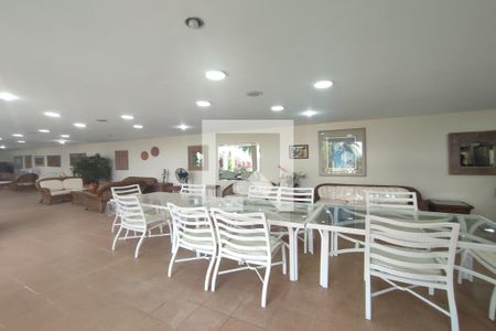 Casa de condomínio à venda com 8000m², 6 quartos e 8 vagas Casa de condomínio à venda com 8000m², 6 quartos e 8 vagas1º Pav - Sala 2 / Área Externa