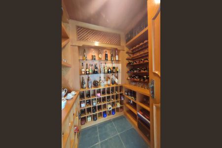 Casa de condomínio à venda com 8000m², 6 quartos e 8 vagas Casa de condomínio à venda com 8000m², 6 quartos e 8 vagas2º Pav - Adega