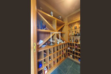 Casa de condomínio à venda com 8000m², 6 quartos e 8 vagas Casa de condomínio à venda com 8000m², 6 quartos e 8 vagas2º Pav - Adega