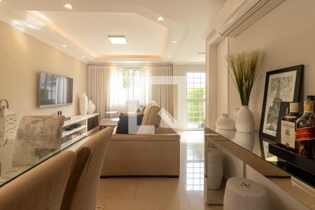 Casa para alugar com 113m², 2 quartos e 2 vagasSala