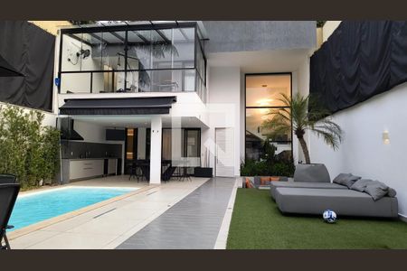 Casa de condomínio à venda com 270m², 2 quartos e 2 vagasÁrea externa