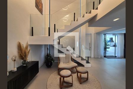 Escada de casa de condomínio à venda com 2 quartos, 270m² em Recreio dos Bandeirantes, Rio de Janeiro