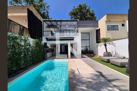 Casa de condomínio à venda com 270m², 2 quartos e 2 vagasÁrea externa