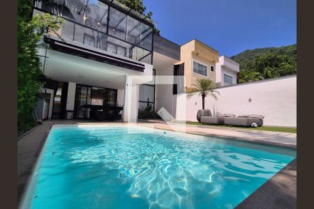 Casa de condomínio à venda com 270m², 2 quartos e 2 vagasÁrea externa