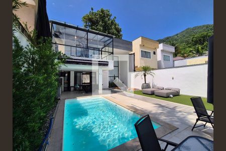 Casa de condomínio à venda com 270m², 2 quartos e 2 vagasÁrea externa