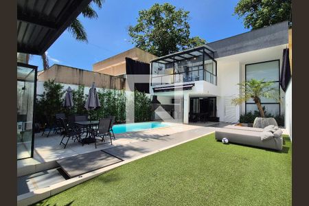 Casa de condomínio à venda com 270m², 2 quartos e 2 vagasÁrea externa