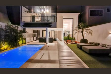 Casa de condomínio à venda com 270m², 2 quartos e 2 vagasÁrea externa