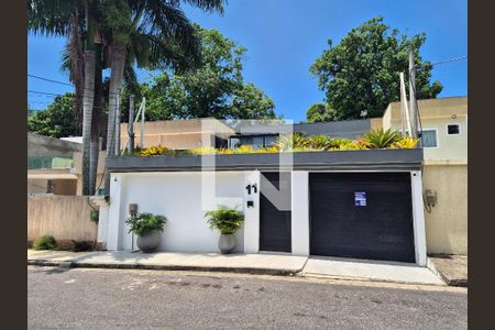 Casa de condomínio à venda com 270m², 2 quartos e 2 vagasFachada