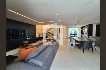 Sala de casa de condomínio à venda com 2 quartos, 270m² em Recreio dos Bandeirantes, Rio de Janeiro