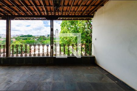 Casa à venda com 240m², 4 quartos e 2 vagasÁrea externa 