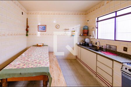 Casa à venda com 240m², 4 quartos e 2 vagasCozinha