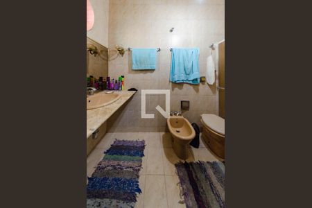 Casa à venda com 240m², 4 quartos e 2 vagasBanheiro suíte