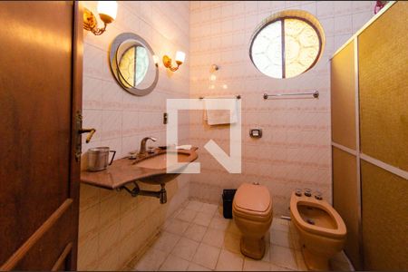 Casa à venda com 240m², 4 quartos e 2 vagasBanheiro