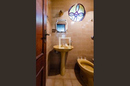 Casa à venda com 240m², 4 quartos e 2 vagasBanheiro 2