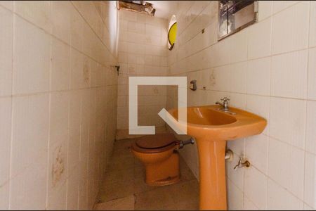 Casa à venda com 240m², 4 quartos e 2 vagasBanheiro de serviço