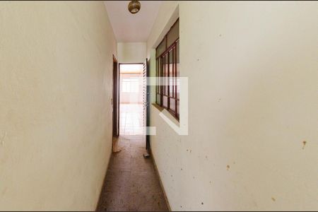 Casa à venda com 240m², 4 quartos e 2 vagasCorredor