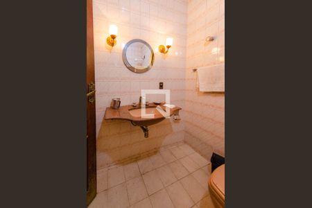 Casa à venda com 240m², 4 quartos e 2 vagasBanheiro