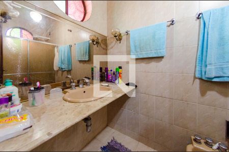 Casa à venda com 240m², 4 quartos e 2 vagasBanheiro suíte