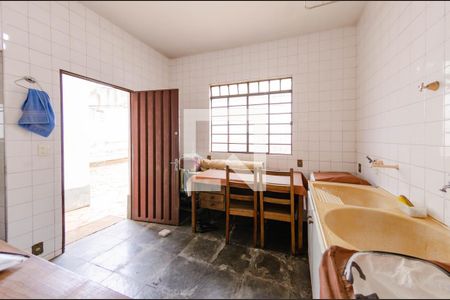 Casa à venda com 240m², 4 quartos e 2 vagasÁrea de serviço