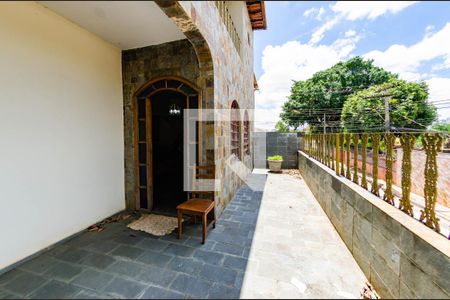 Casa à venda com 240m², 4 quartos e 2 vagasÁrea externa 