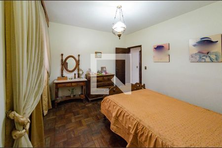 Casa à venda com 240m², 4 quartos e 2 vagasSuíte