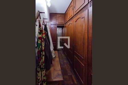 Casa à venda com 240m², 4 quartos e 2 vagasSuíte