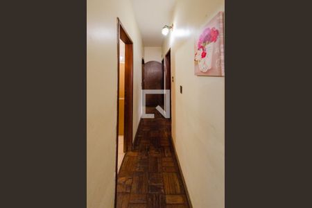 Casa à venda com 240m², 4 quartos e 2 vagasCorredor