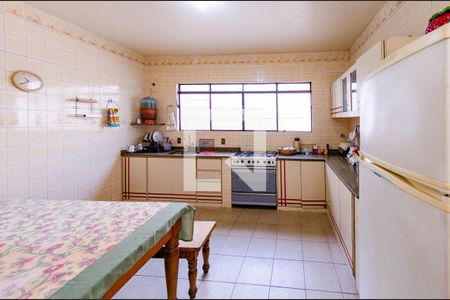 Casa à venda com 240m², 4 quartos e 2 vagasCozinha