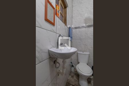 Casa à venda com 208m², 5 quartos e 3 vagasCasa 2 - Banheiro