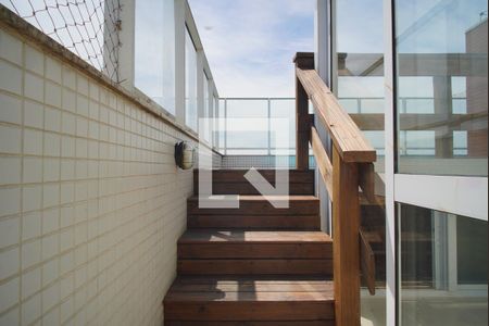 Apartamento à venda com 149m², 2 quartos e 3 vagasEscada para Deck Piscina