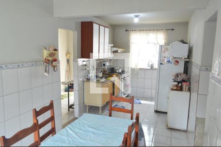 Casa à venda com 450m², 5 quartos e 6 vagas Casa à venda com 450m², 5 quartos e 6 vagasCozinha