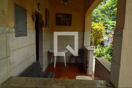 Casa à venda com 450m², 5 quartos e 6 vagas Casa à venda com 450m², 5 quartos e 6 vagasVaranda externa