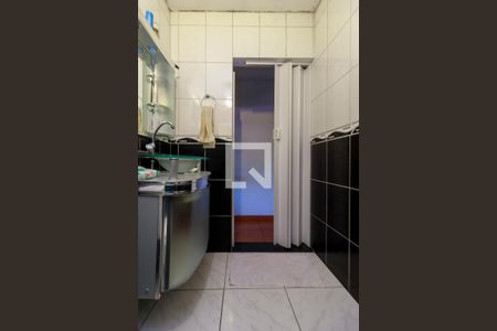 Casa à venda com 300m², 3 quartos e 2 vagas Casa à venda com 300m², 3 quartos e 2 vagasBanheiro 2