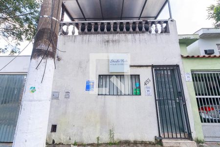 Casa à venda com 300m², 3 quartos e 2 vagas Casa à venda com 300m², 3 quartos e 2 vagasFachada