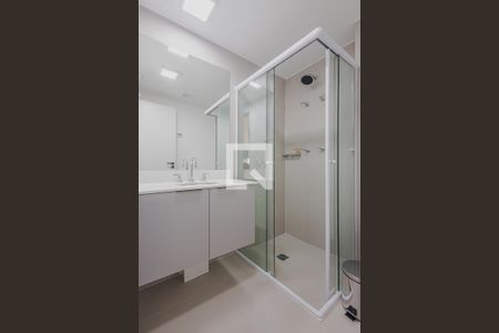 Banheiro de kitnet/studio para alugar com 1 quarto, 25m² em Pinheiros, São Paulo