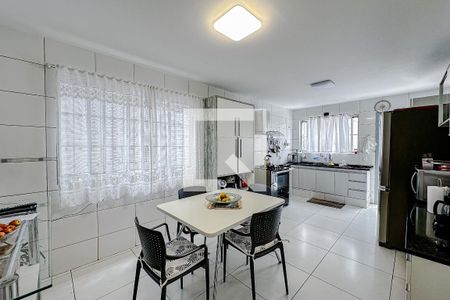 Casa à venda com 180m², 3 quartos e 2 vagasCozinha