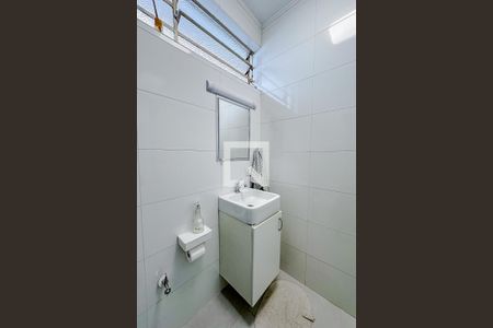 Casa à venda com 180m², 3 quartos e 2 vagasBanheiro