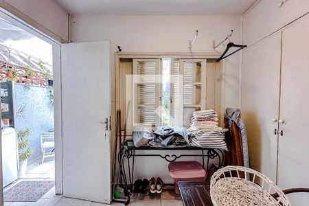 Casa à venda com 180m², 3 quartos e 2 vagasQuarto de Serviço