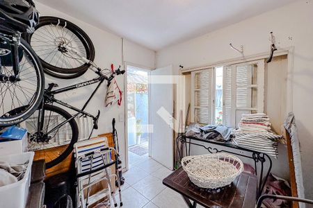 Casa à venda com 180m², 3 quartos e 2 vagasQuarto de Serviço