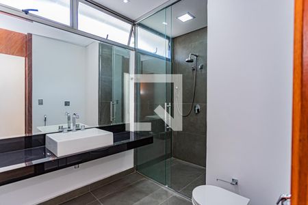 Casa para alugar com 420m², 4 quartos e 4 vagasBanheiro social 2