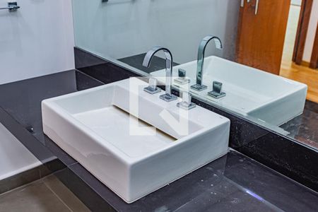 Casa para alugar com 420m², 4 quartos e 4 vagasBanheiro social 1