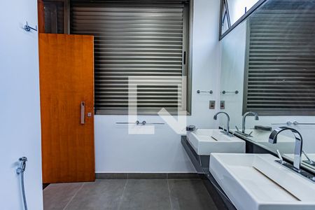 Casa para alugar com 420m², 4 quartos e 4 vagasSuíte