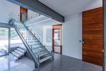 Casa para alugar com 420m², 4 quartos e 4 vagasEscada