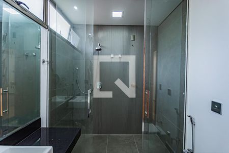 Casa para alugar com 420m², 4 quartos e 4 vagasBanheiro social 1