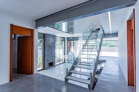 Casa para alugar com 420m², 4 quartos e 4 vagasEscada