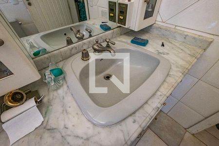 Casa à venda com 400m², 3 quartos e 2 vagas Casa à venda com 400m², 3 quartos e 2 vagasBanheiro 1