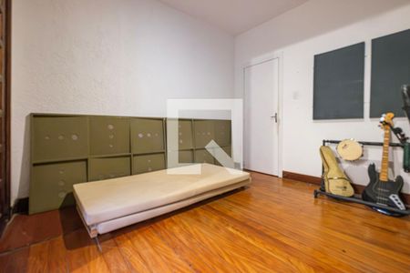 Casa à venda com 400m², 3 quartos e 2 vagas Casa à venda com 400m², 3 quartos e 2 vagasQuarto 1